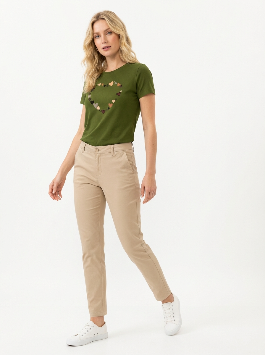 Camiseta Feminina Algodão com Estampa Coração Camuflado Casual