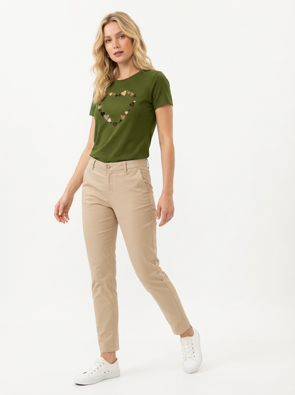 Camiseta Feminina Algodão com Estampa Coração Camuflado Casual