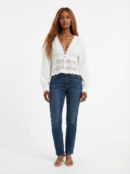 Blusa Feminina Laise Branca Manga Longa Decote V com Renda e Botões