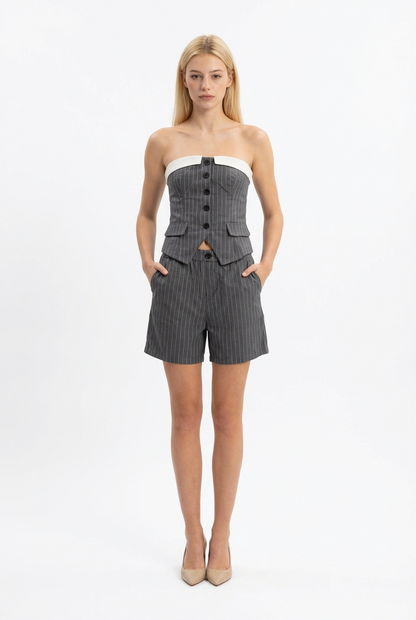 Conjunto Feminino Alfaiataria Listrado Bustier e Shorts Executivo Moderno