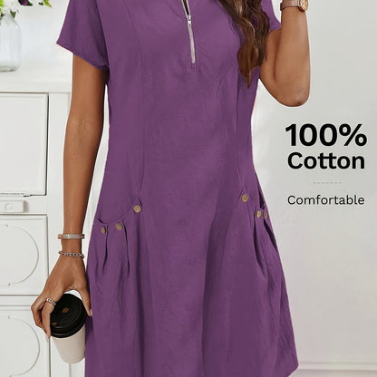 Vestido Curto Evasê com Zíper Costas Bolsos e Botões Frontais