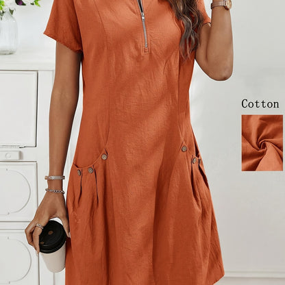 Vestido Curto Evasê com Zíper Costas Bolsos e Botões Frontais