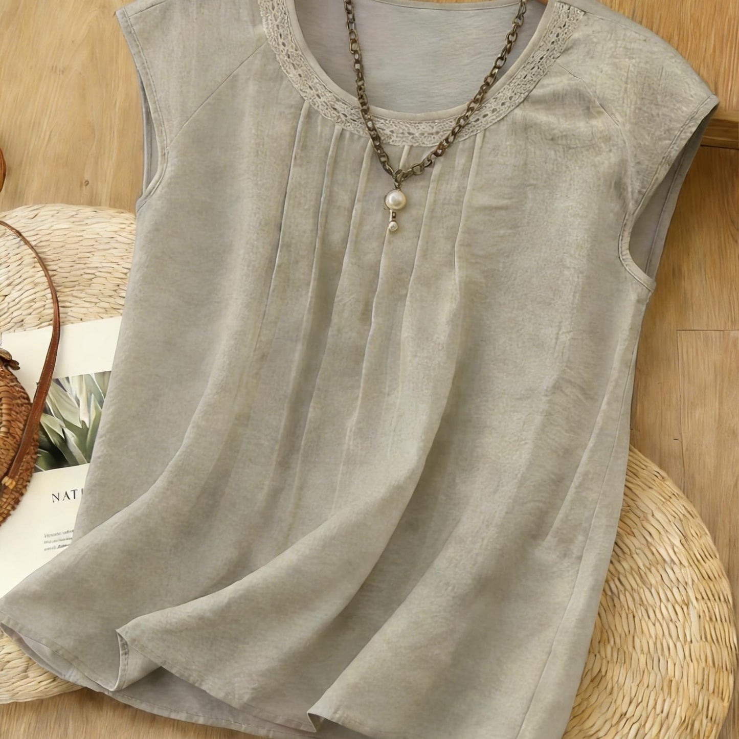 Blusa Feminina Linho Manga Curta com Pregas Frontais e Bordado Casual