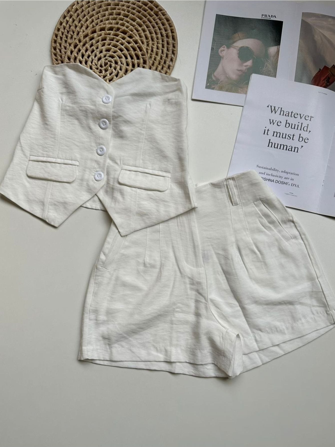 Conjunto Feminino Alfaiataria Top Cropped e Shorts com Pregas Casual