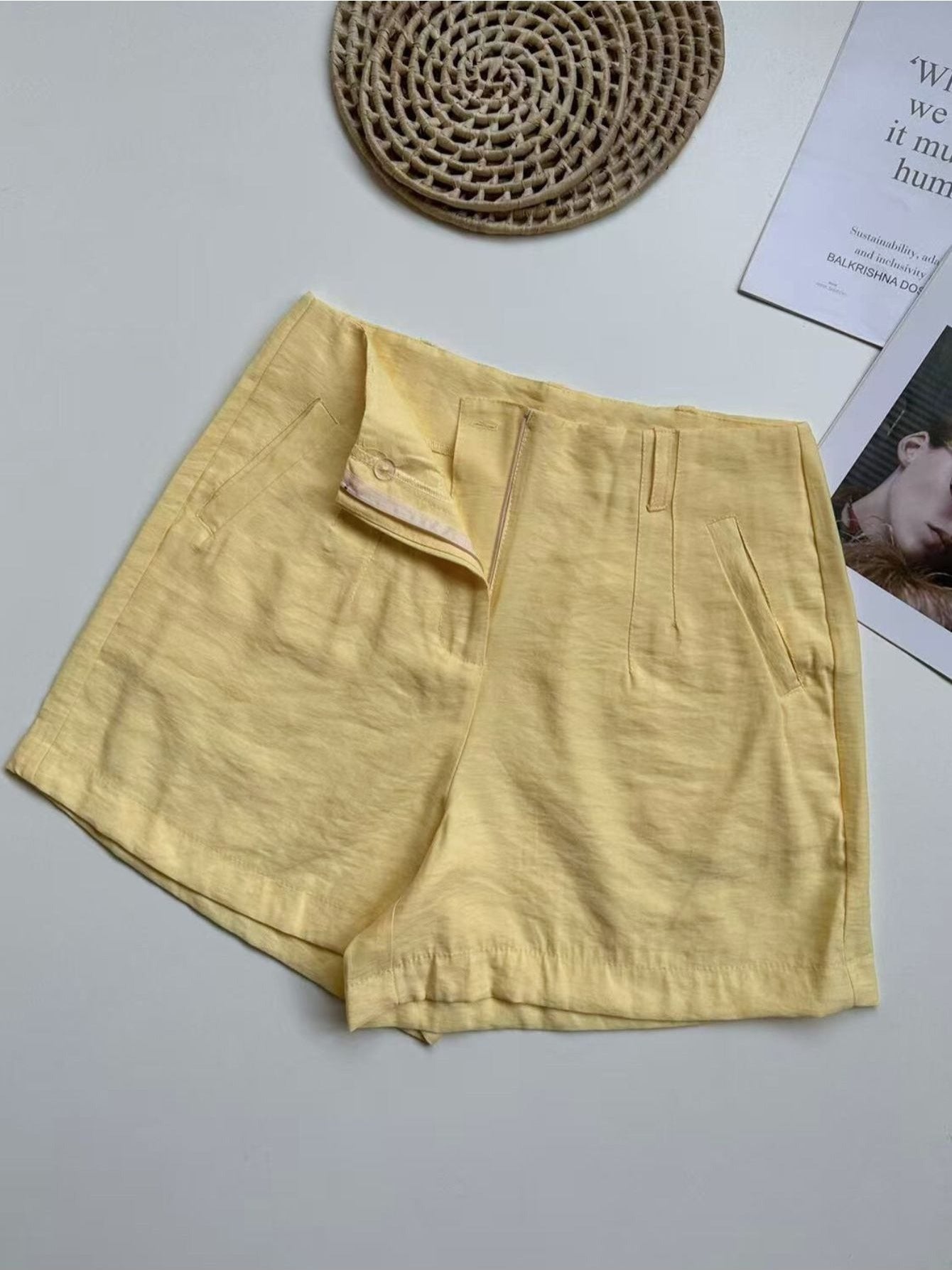 Conjunto Feminino Alfaiataria Top Cropped e Shorts com Pregas Casual