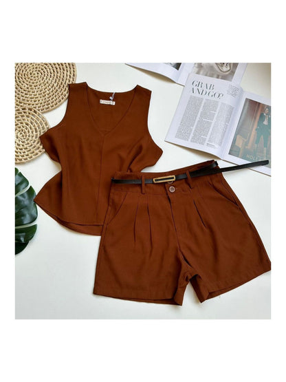 Conjunto Feminino Alfaiataria Regata Decote V e Shorts com Cinto Casual