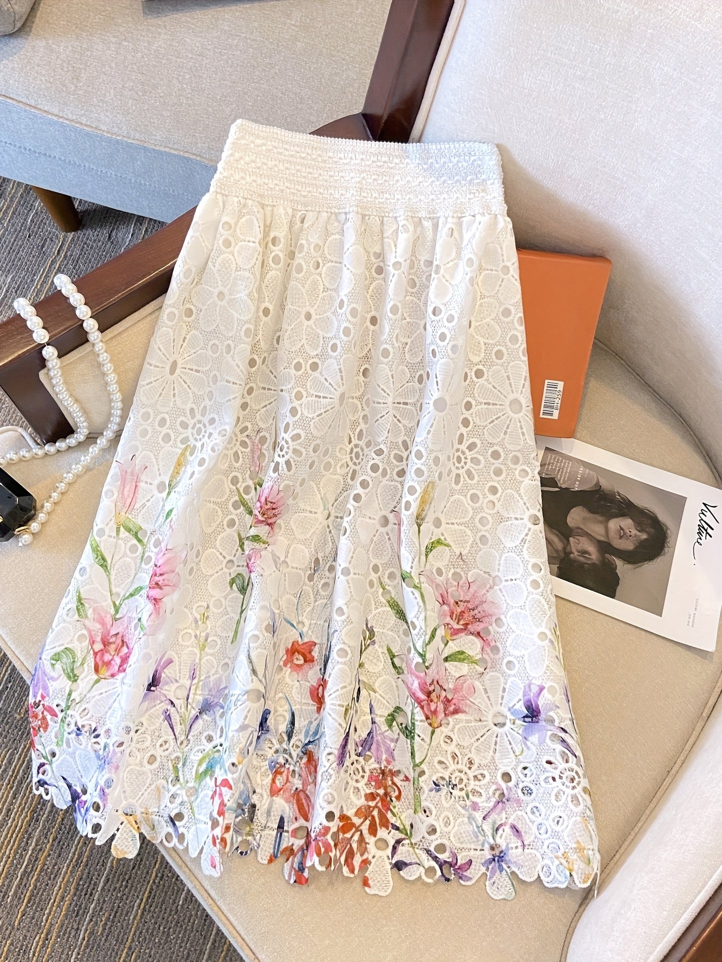Saia Midi Godê Laise Bordado Floral Branca Romântica Elegante