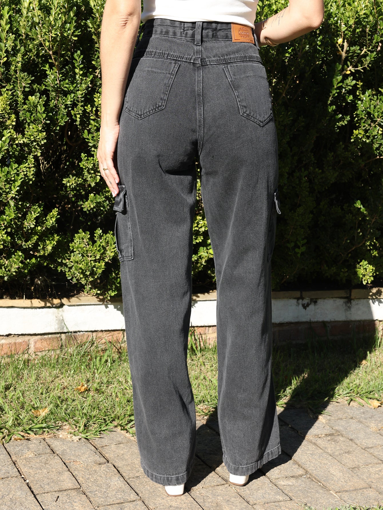 Calça Cargo Feminina Pantalona com Bolsos Laterais e Zíper