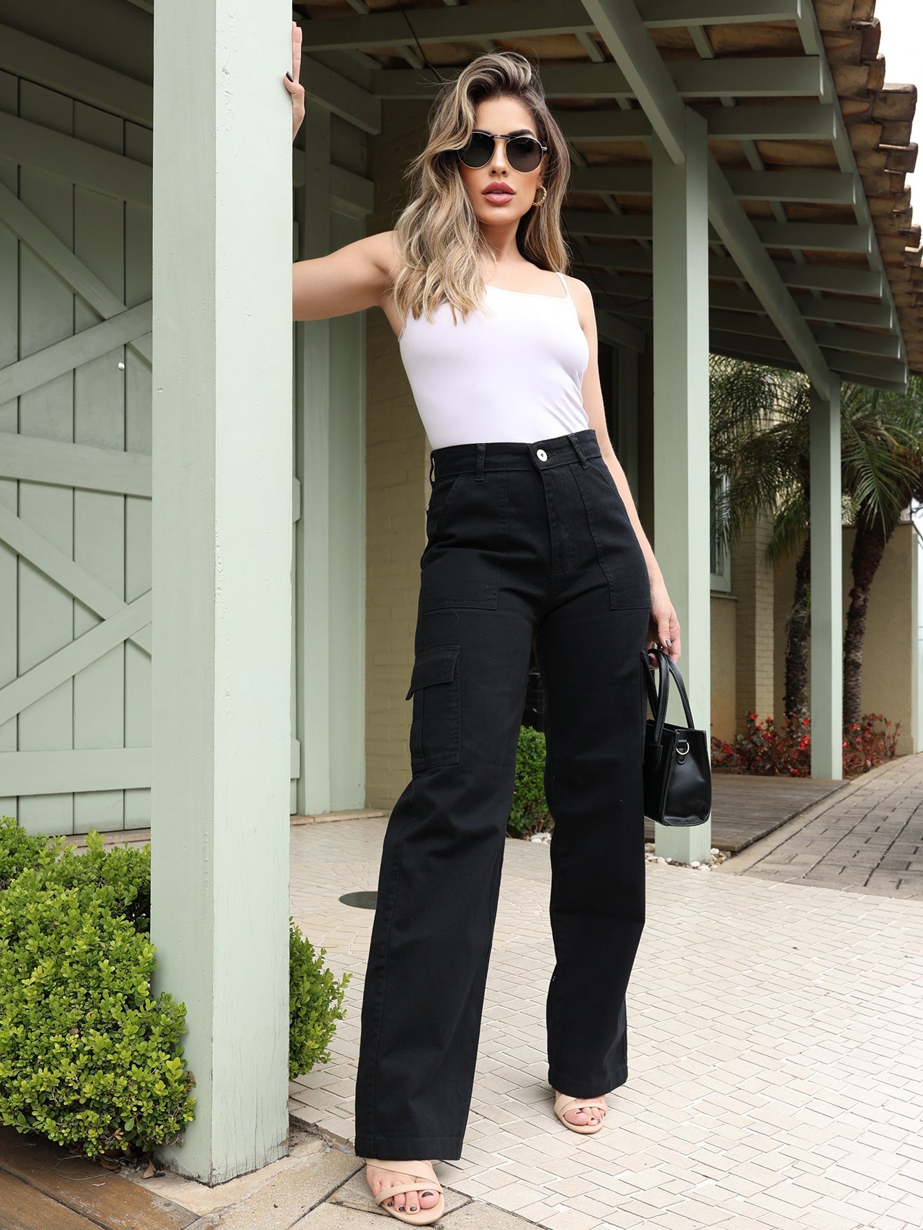 Calça Cargo Feminina Pantalona com Bolsos Laterais e Zíper