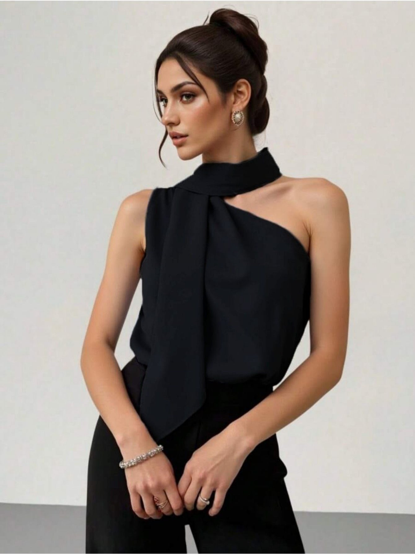 Blusa Feminina Ombro Único com Laço Ajustável Cetim Elegante Festa