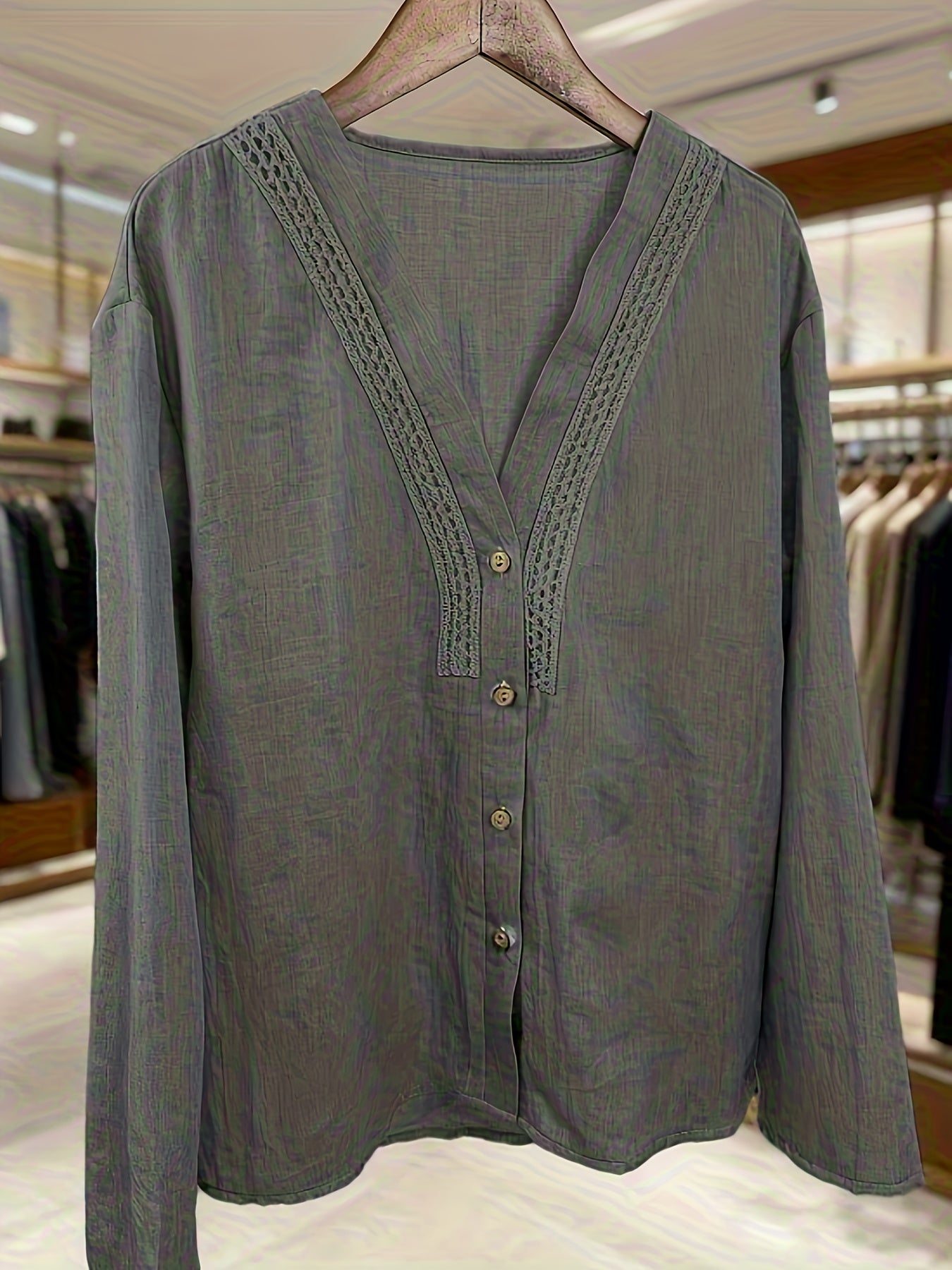 Blusa Feminina Linho Manga 3/4 Decote V com Bordado e Botões Elegante