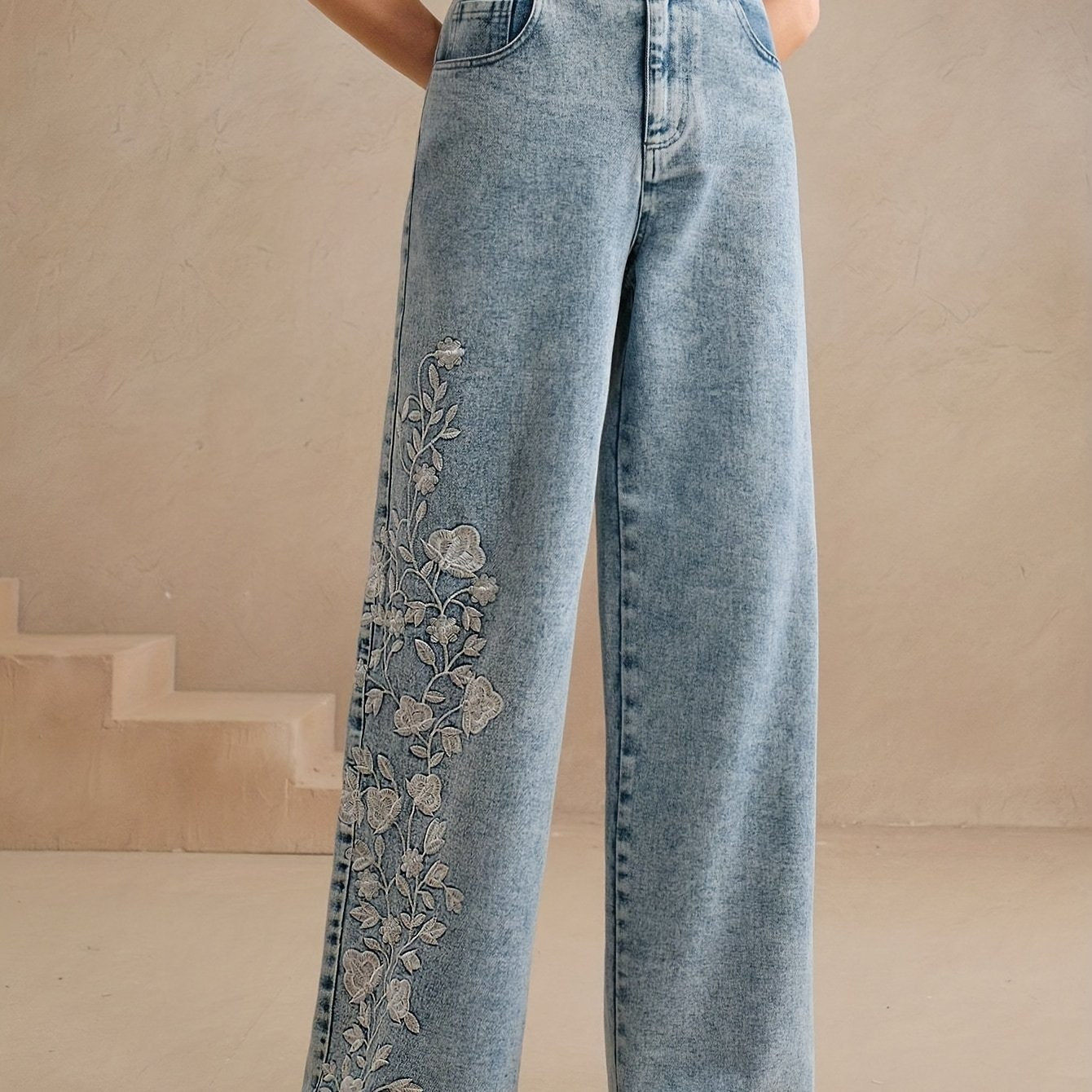Calça Jeans Wide Leg Bordada com Elastano
