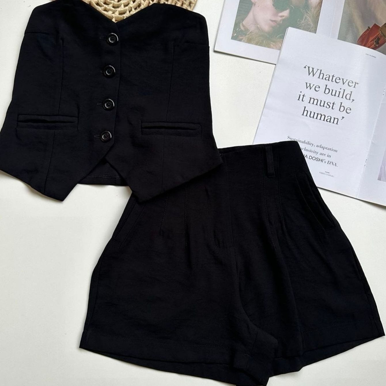 Conjunto Feminino Alfaiataria Top Cropped e Shorts com Pregas Casual
