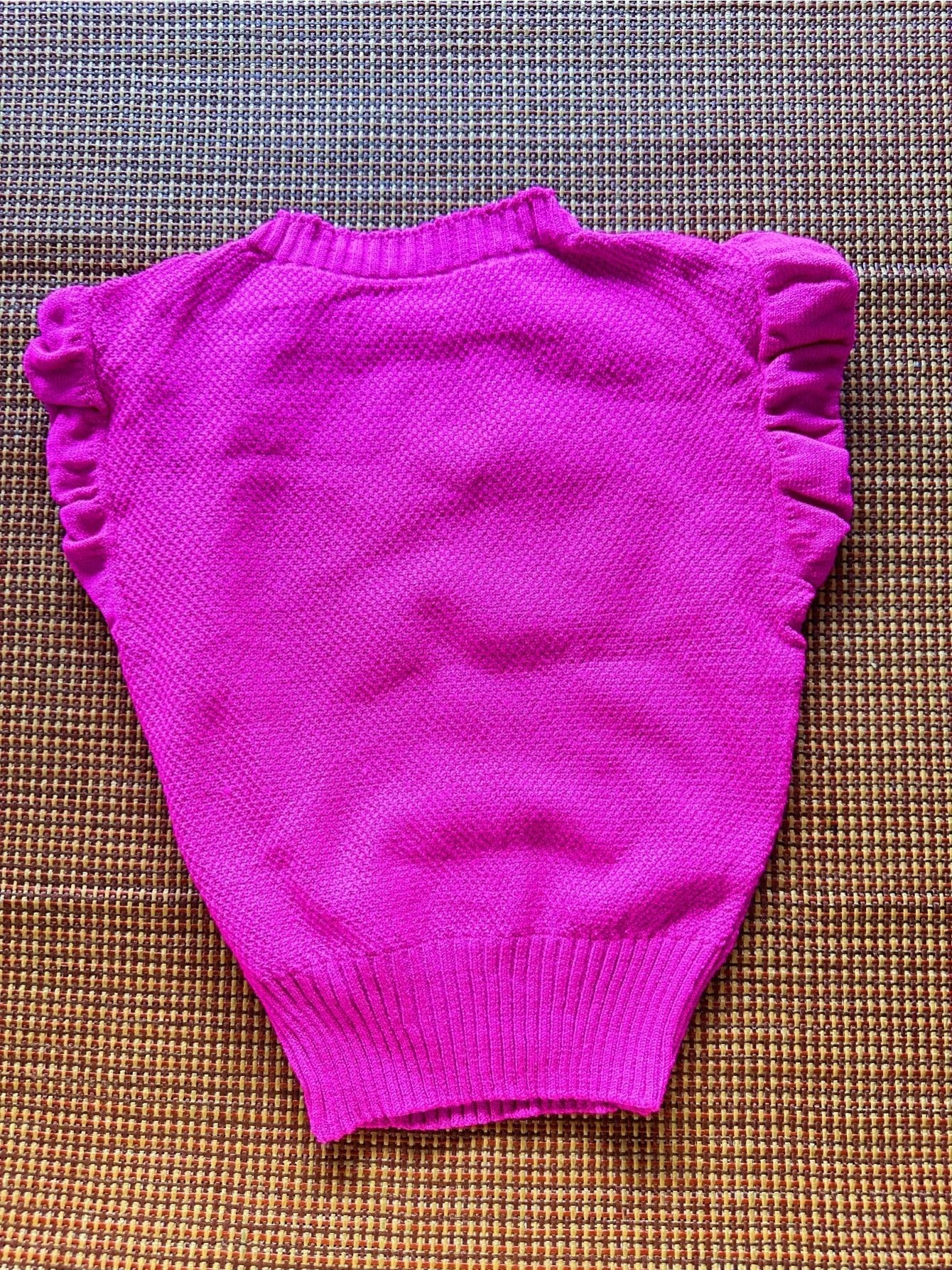 Blusa Tricot Feminina Gola Alta com Babados nas Mangas Sem Mangas