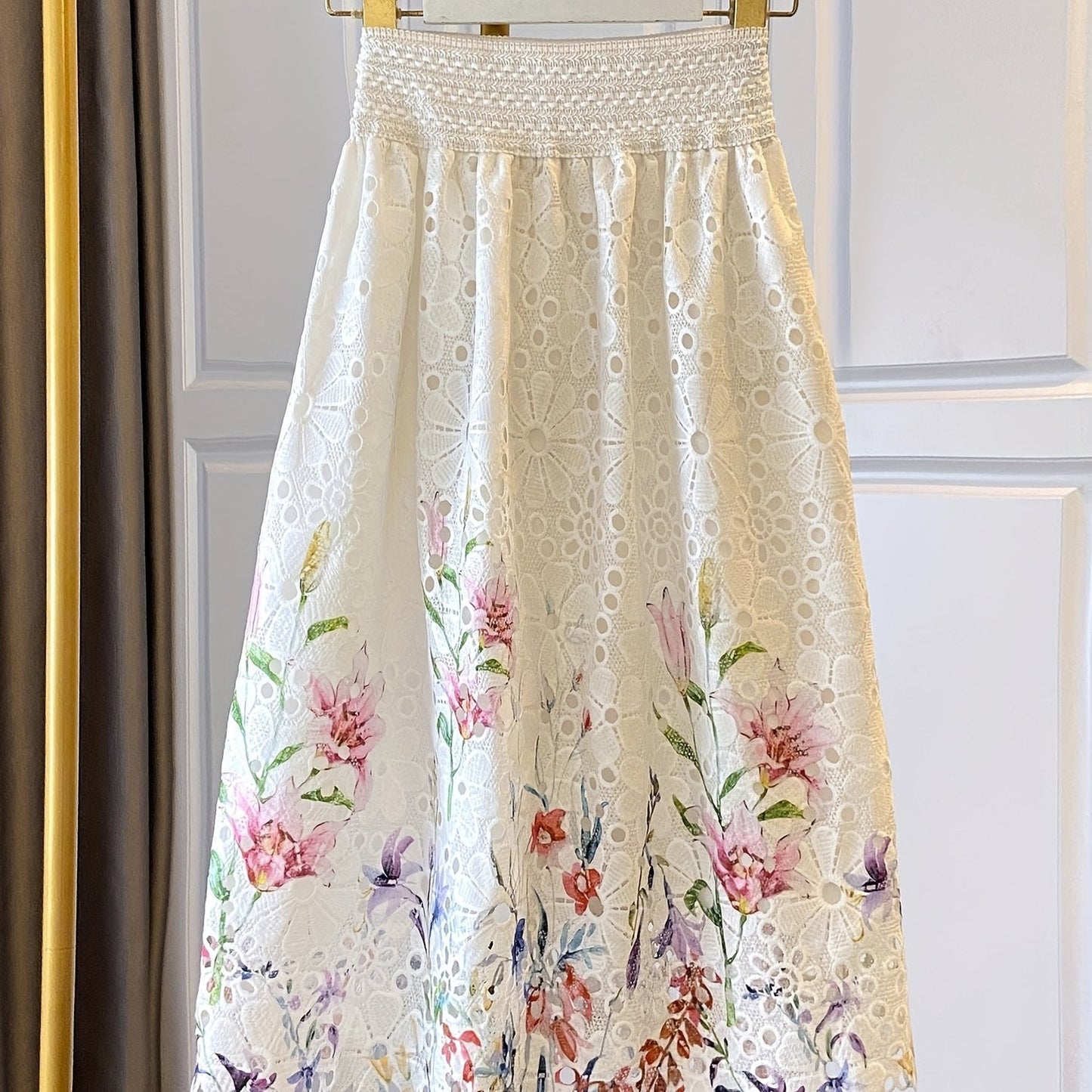 Saia Midi Godê Laise Bordado Floral Branca Romântica Elegante