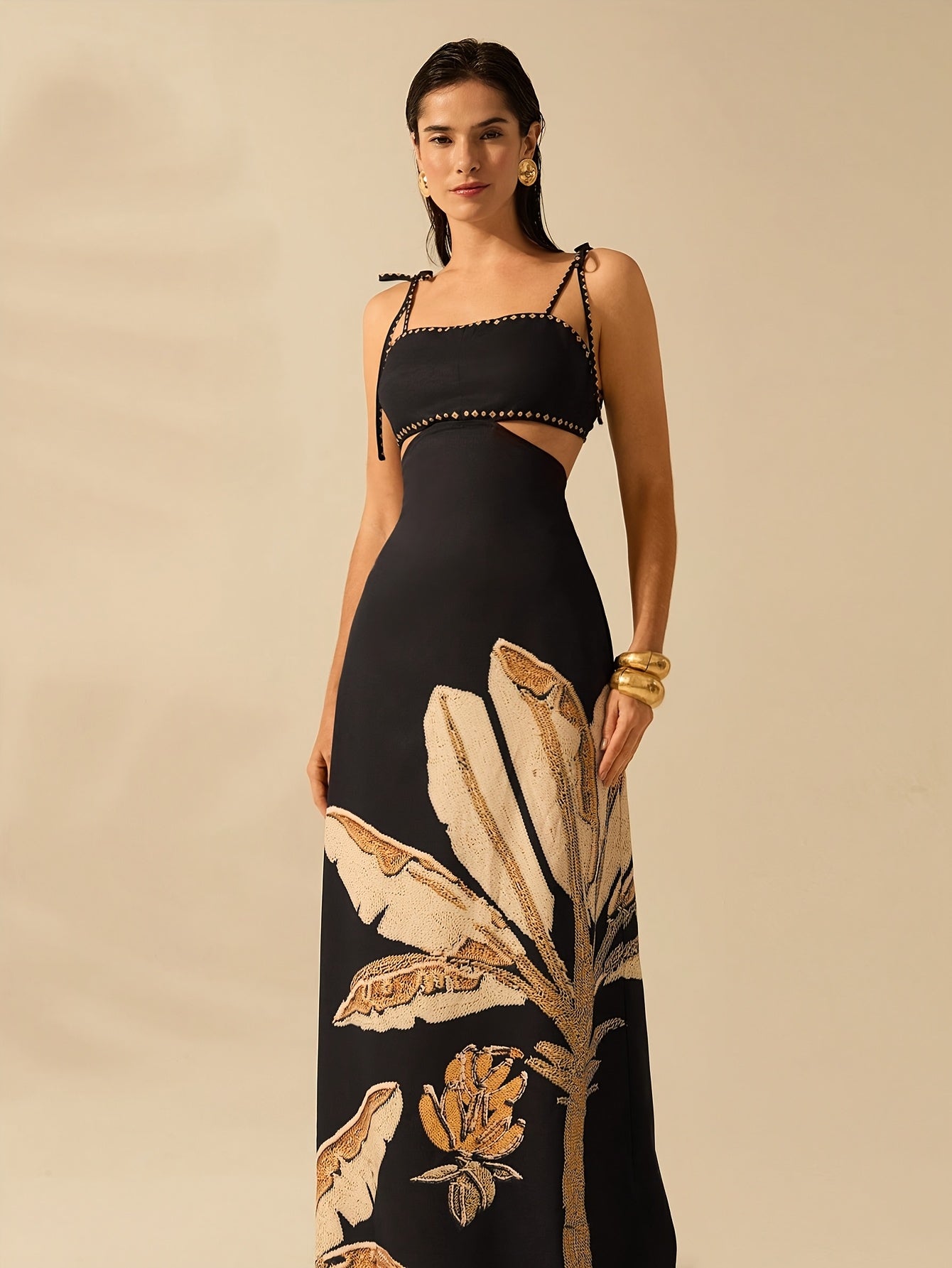 Vestido Longo Estampa Tropical Palmeira com Recorte Vazado e Alças Ajustáveis
