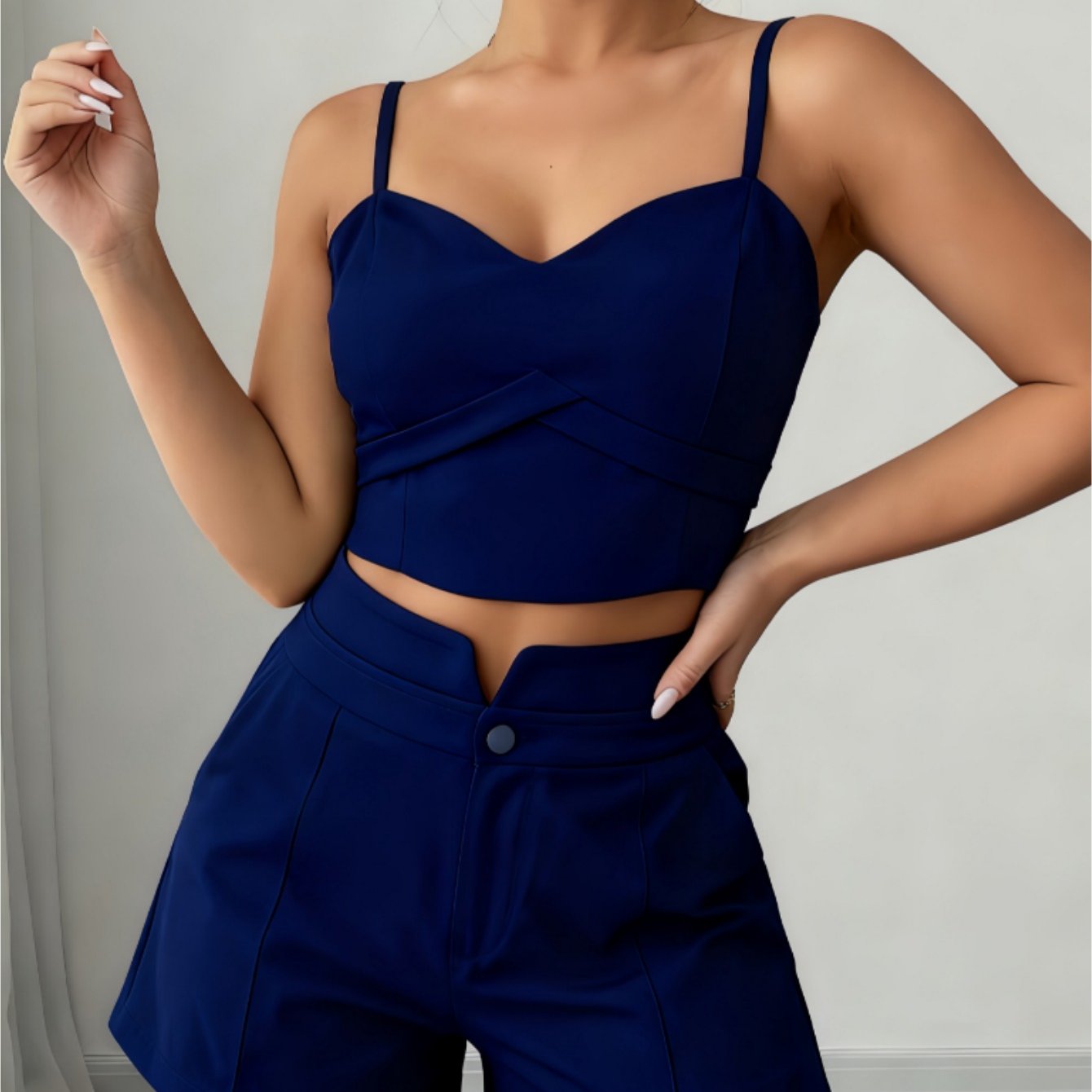 Conjunto Feminino Alfaiataria Top Cropped Bustier e Shorts Elegante