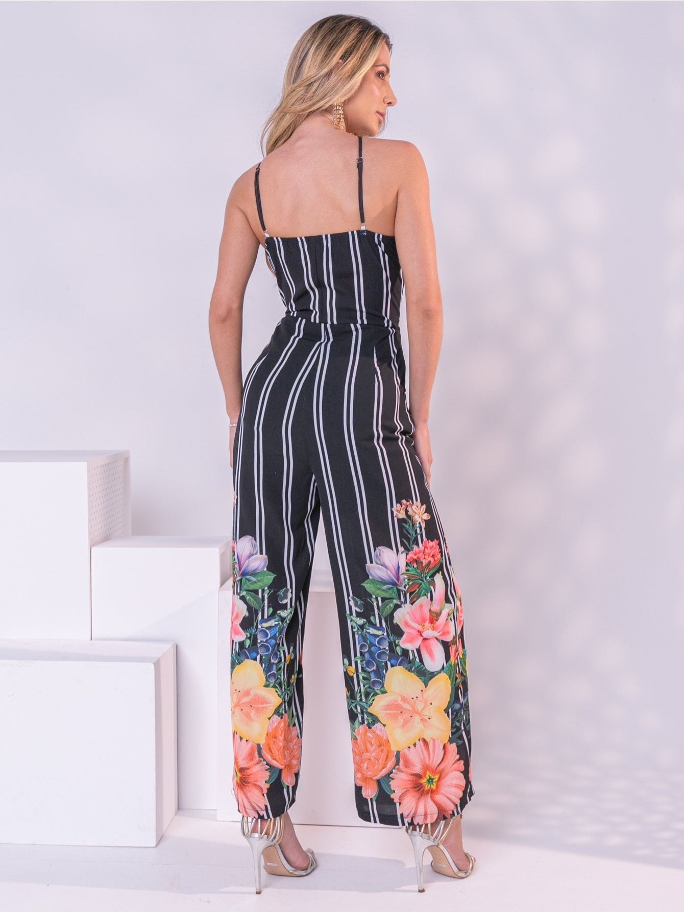 Macacão Feminino Listrado Floral Alça Única Perna Larga Elegante