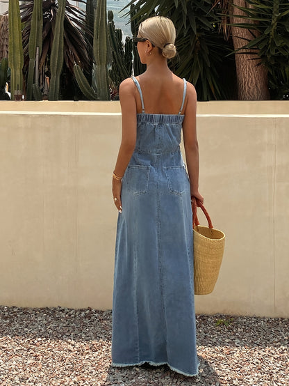 Vestido Jeans Longo com Alças Finas Lavagem Vintage Estilo Retrô