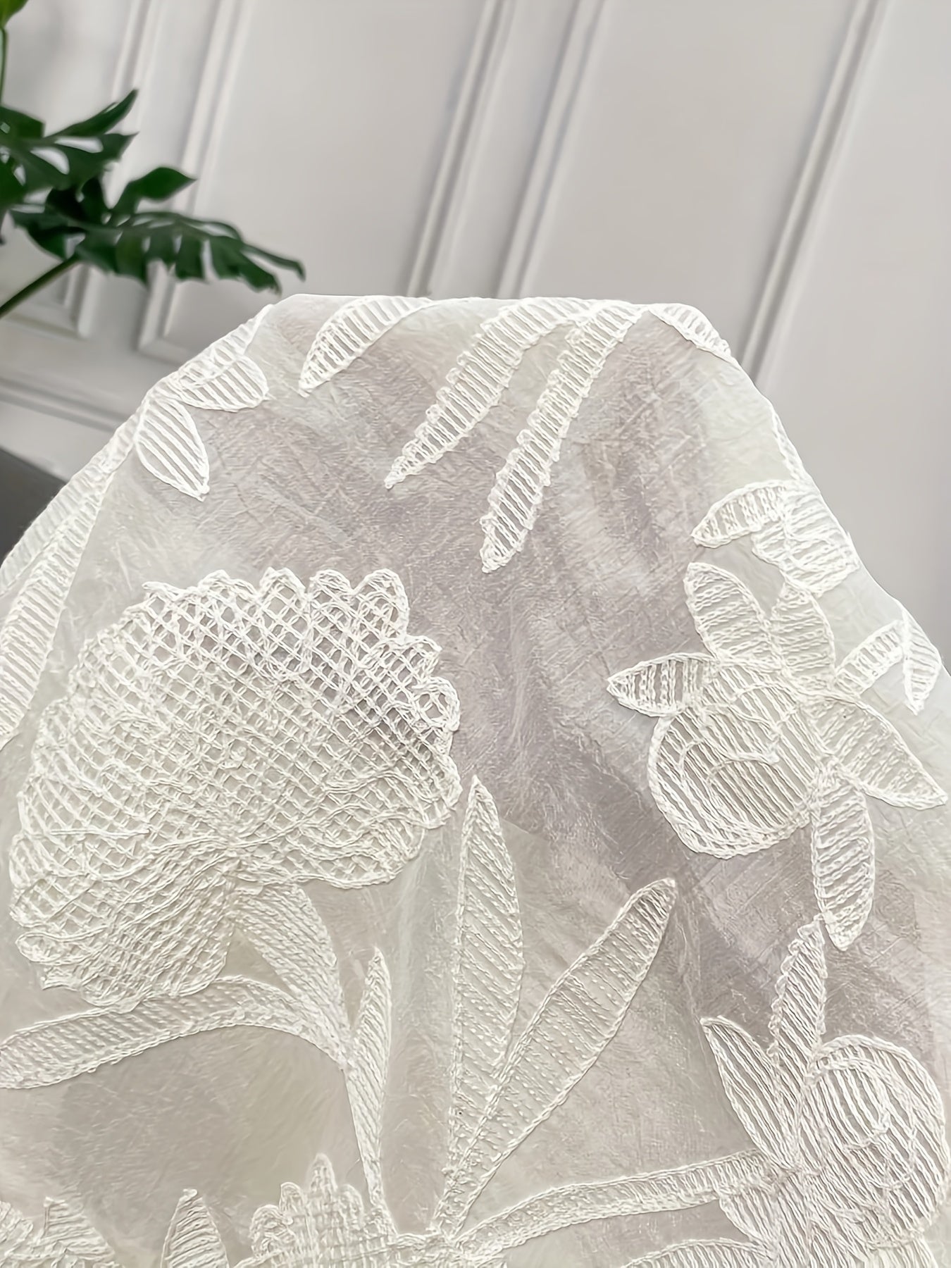Blusa Feminina Laise Branca Manga Curta com Babados e Botões Romântica