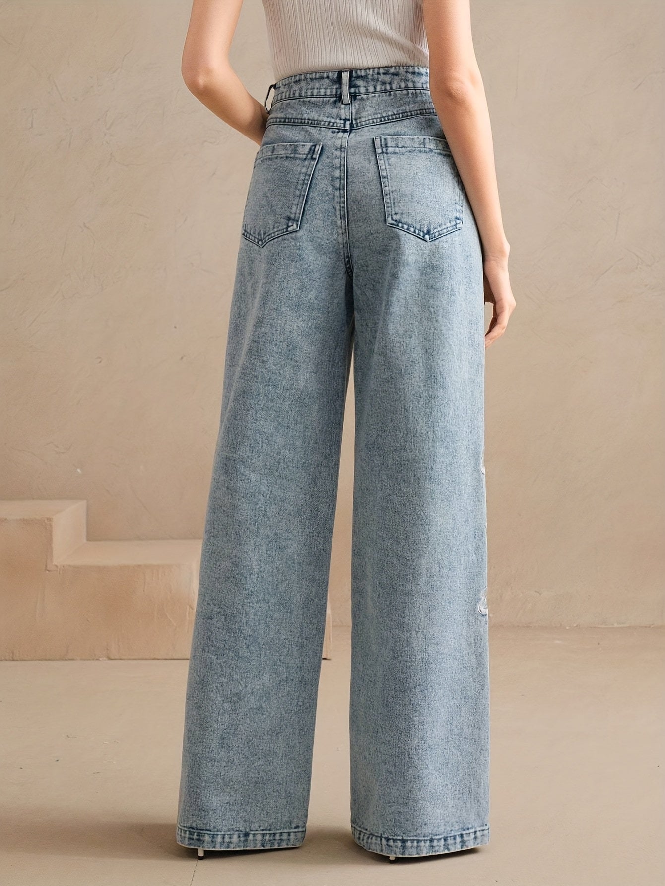 Calça Jeans Wide Leg Bordada com Elastano