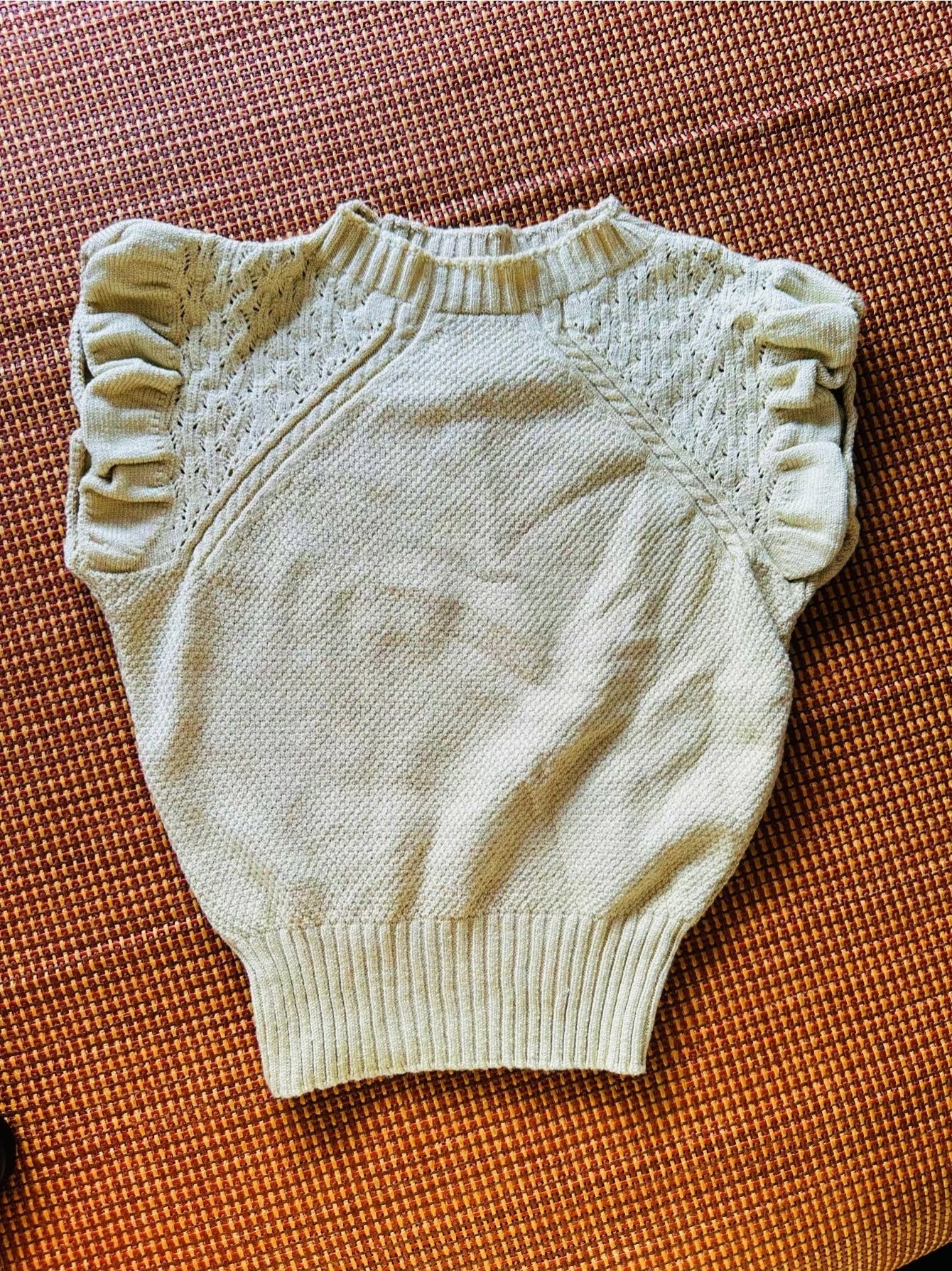 Blusa Tricot Feminina Gola Alta com Babados nas Mangas Sem Mangas
