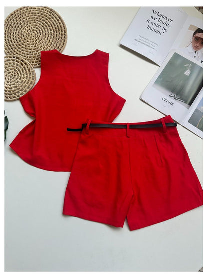Conjunto Feminino Alfaiataria Regata Decote V e Shorts com Cinto Casual