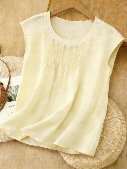 Blusa Feminina Linho Manga Curta com Pregas Frontais e Bordado Casual
