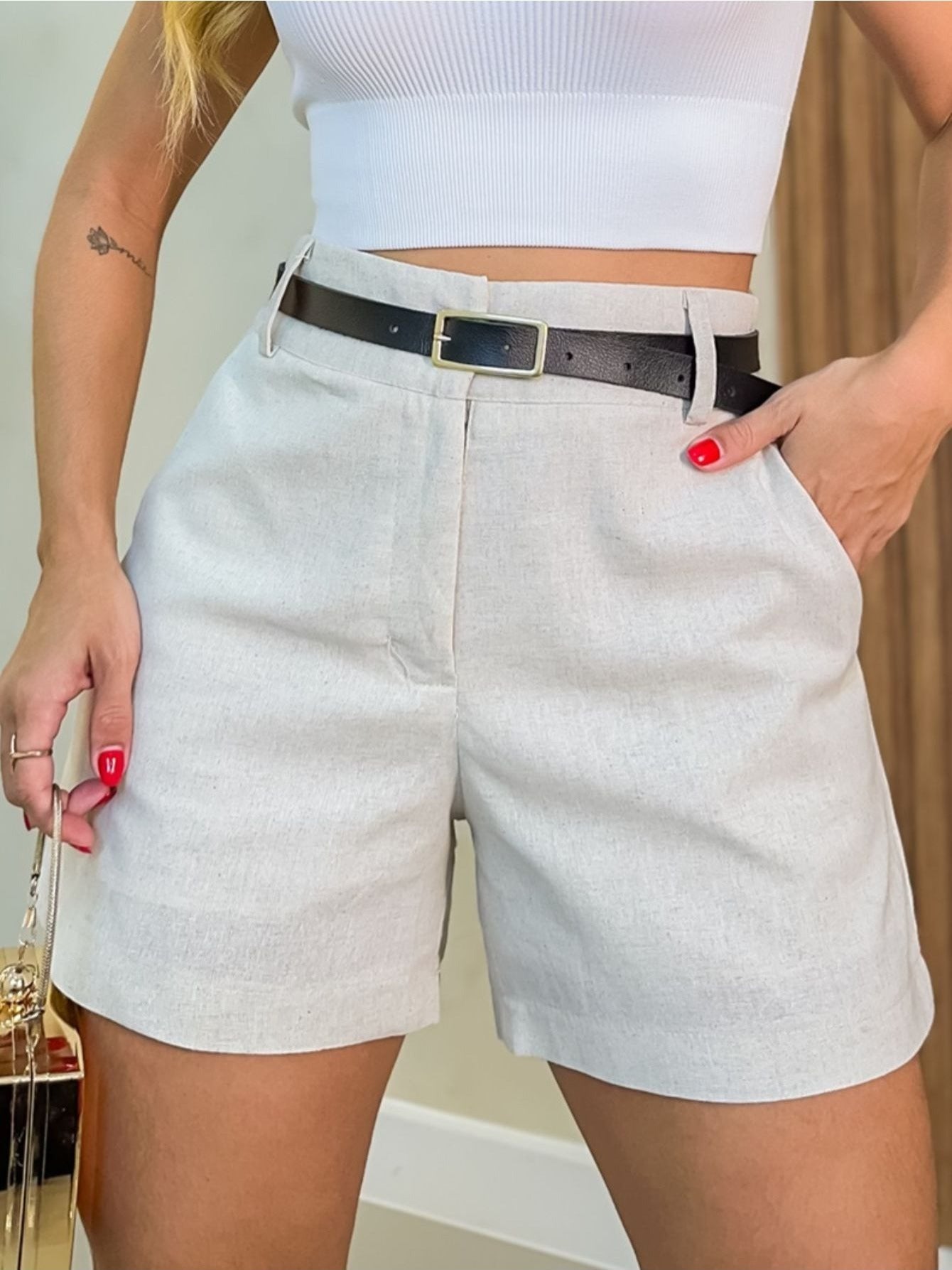Bermuda Feminina Alfaiataria com Cinto Bolsos e Forro Elegante