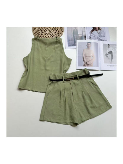 Conjunto Feminino Alfaiataria Regata Decote V e Shorts com Cinto Casual