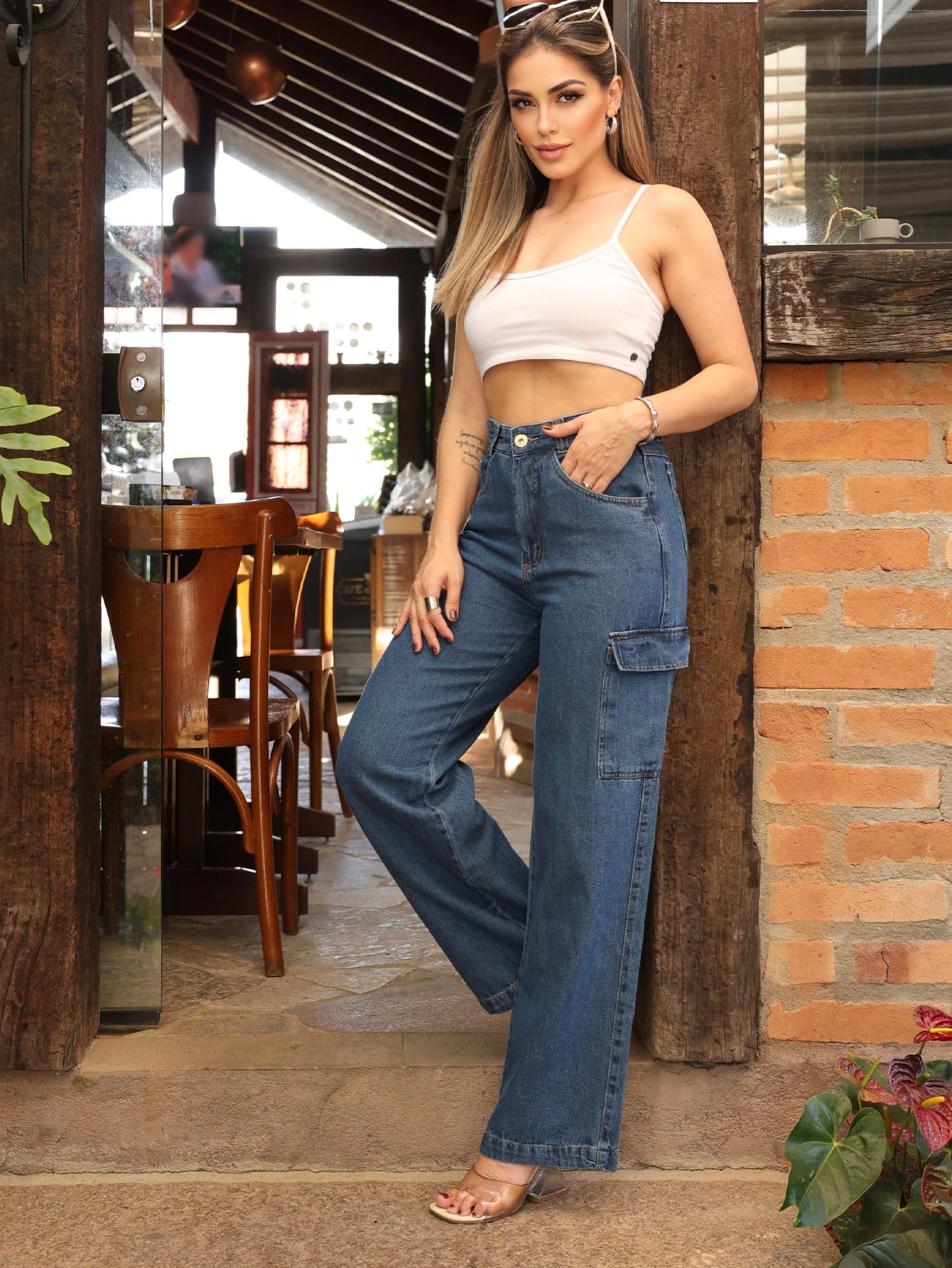 Calça Cargo Feminina Pantalona com Bolsos Laterais e Zíper