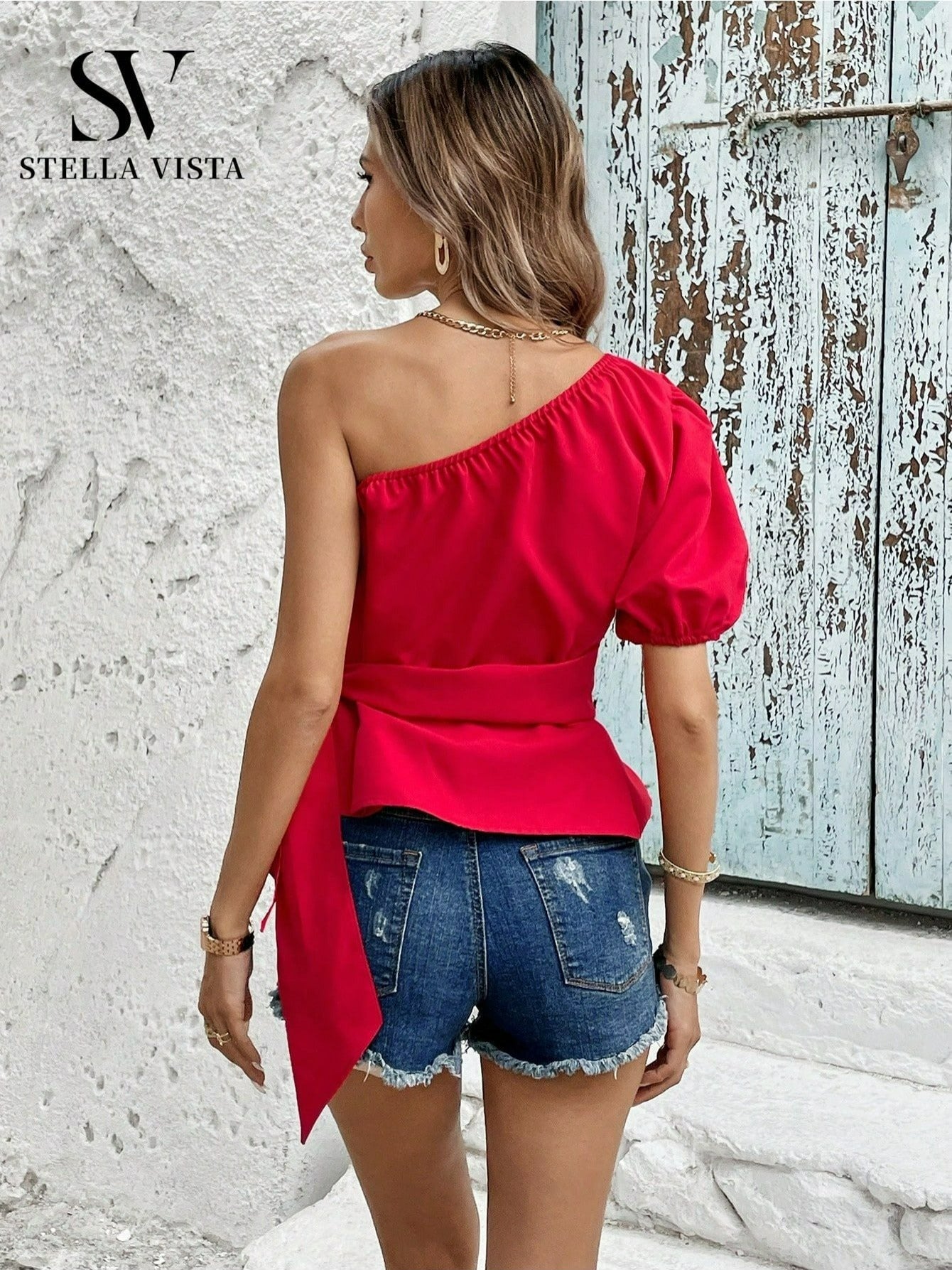 Blusa Feminina Ombro Único com Manga Bufante e Amarração na Cintura