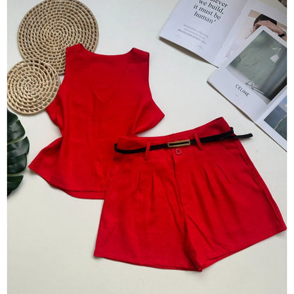 Conjunto Feminino Alfaiataria Regata Decote V e Shorts com Cinto Casual