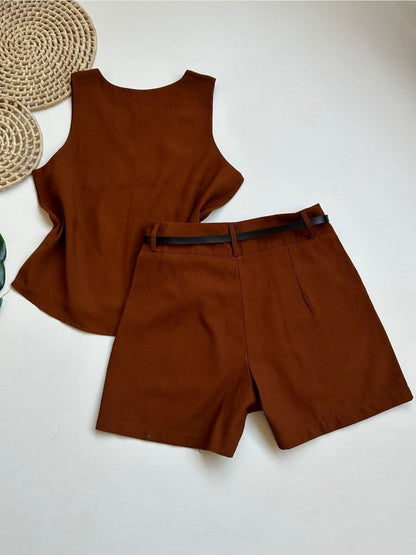 Conjunto Feminino Alfaiataria Regata Decote V e Shorts com Cinto Casual