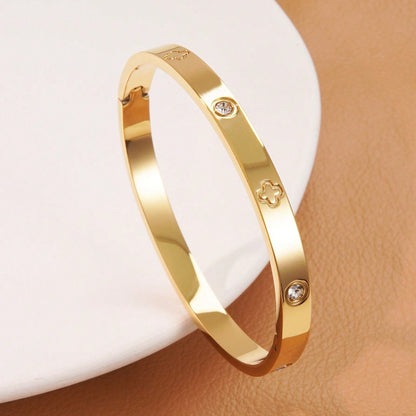 Kit 2 Pulseiras Femininas Aço Inoxidável Trevo Zircônia Banho Ouro 18K Elegante