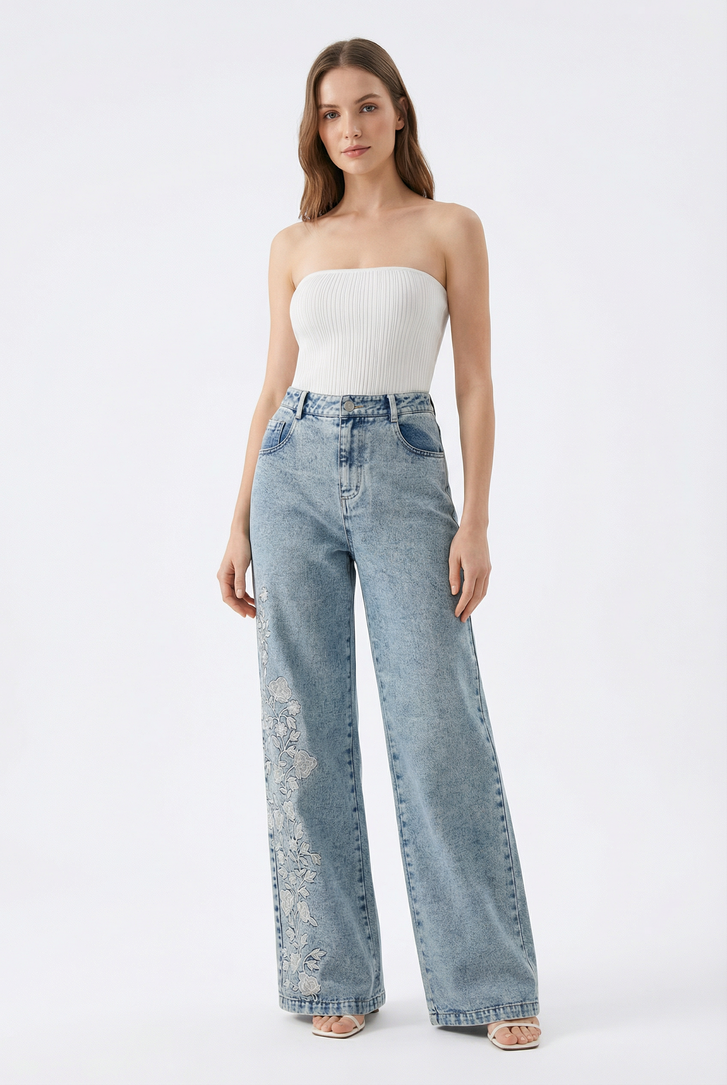 Calça Jeans Wide Leg Bordada com Elastano