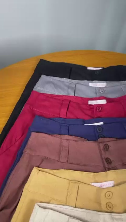 Short Meia Coxa, Alfaiataria, Comprimento Médio, Linho, com Bolsos